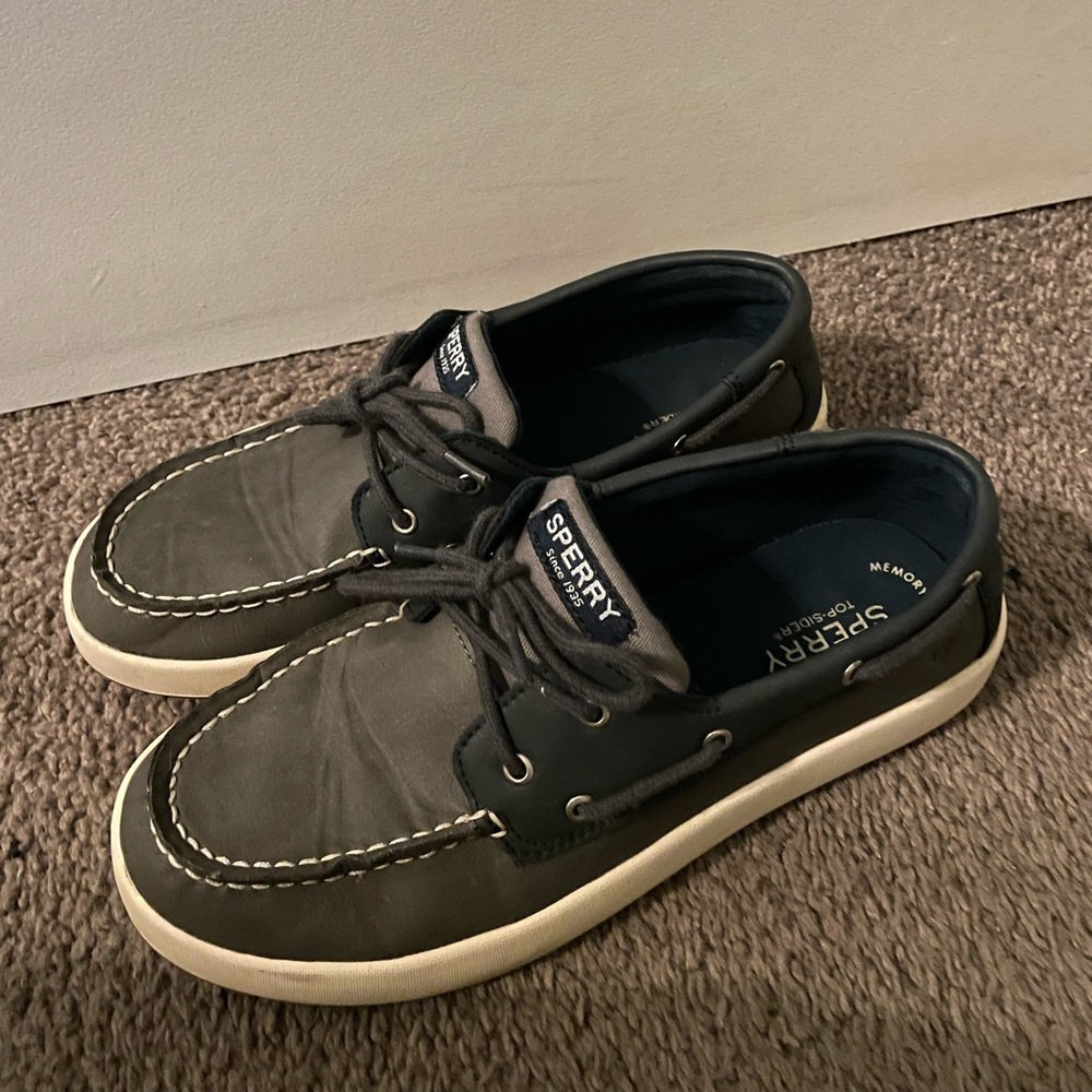 Sperry cruise boat boys size 6M with memory foam